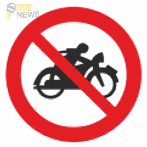 تابلوی عبور موتور سیکلیت ممنوع